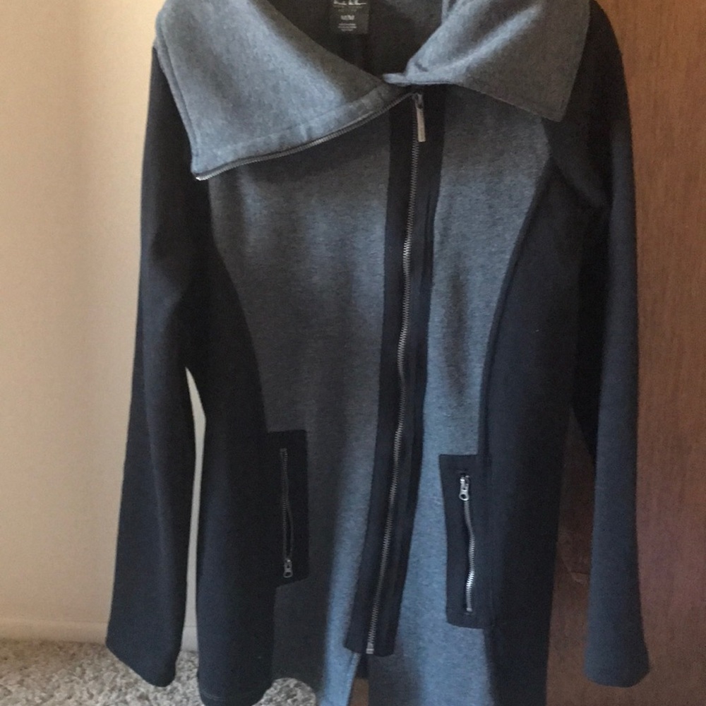 Beautiful black and grey Nicole hiller jacket!